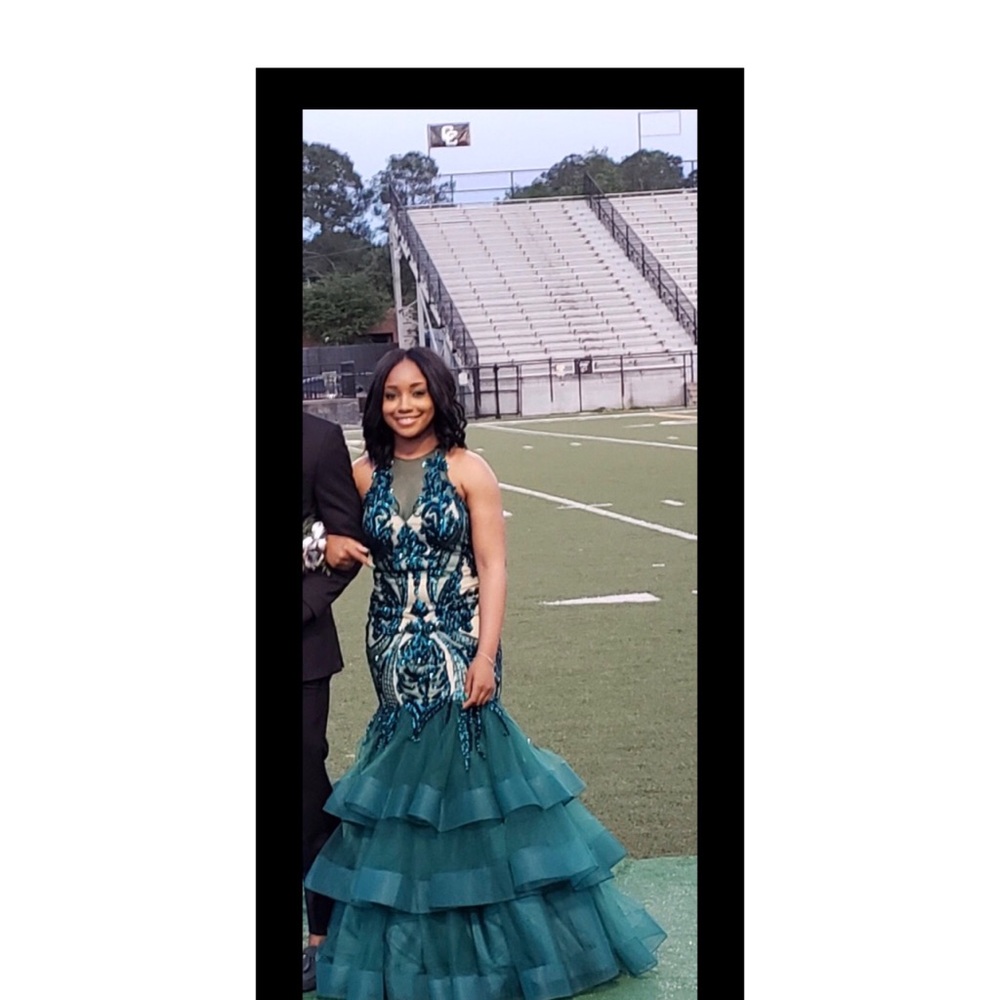 Prom dress - Picture 1 of 7